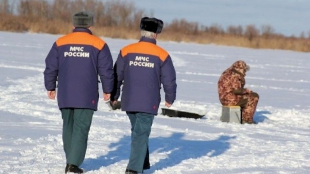 МЧС предупреждает: на реках и озёрах Югры начал таять лёд