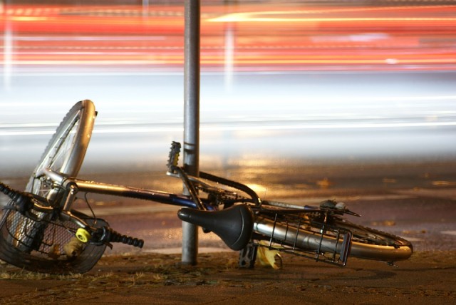 В Югре в ДТП с патрульной машиной погиб велосипедист