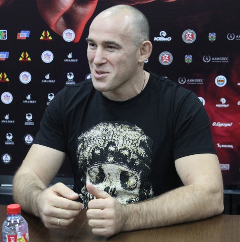 На турнир смешанных единоборств в Сургутский район приехал боец UFC Алексей Олейник