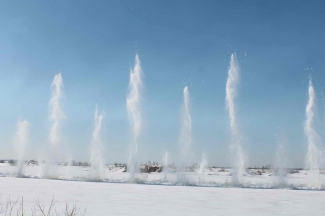 На реках Югры взорвали лёд На реках Югры взорвали лёд