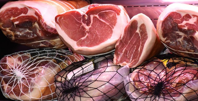 В Югре продавцы мяса нарушают условия его хранения