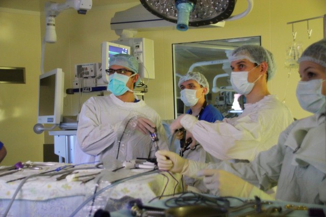 В Югре врачи одной операцией спасли пациента от рака и инфаркта