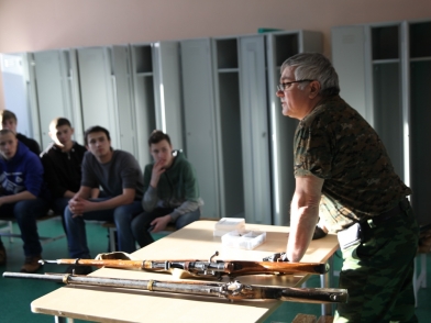 В Ханты-Мансийске «студенческий десант» побывал в центре «Патриот»