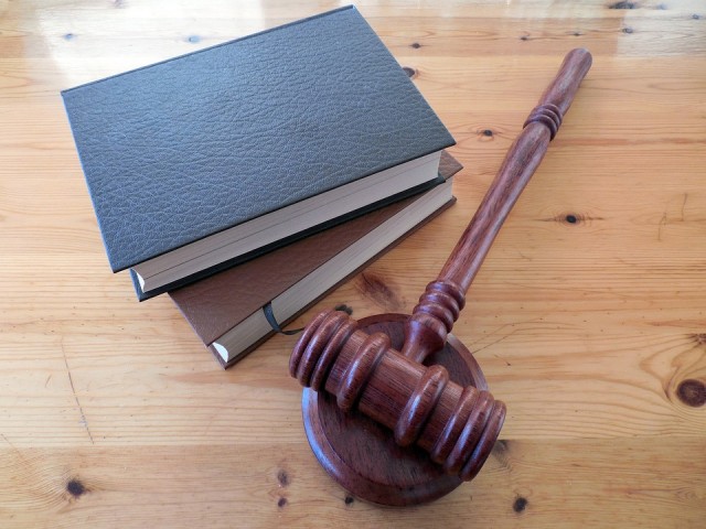 Тюменского адвоката обвиняют в подкупе свидетеля