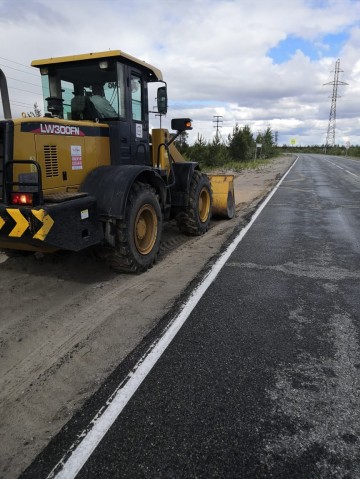 В Лянторе идёт «ямочный» ремонт дорог