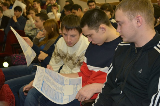 Студентов Югры учат оформлять европротокол