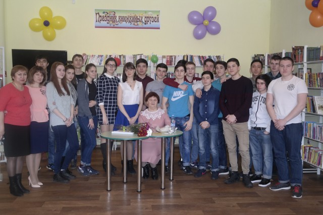 Валентина Назарова встретилась со студентами Лянтора
