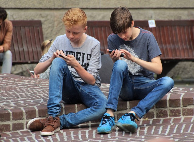 Про социальные сети и подростков, которых завлекают в опасные игры