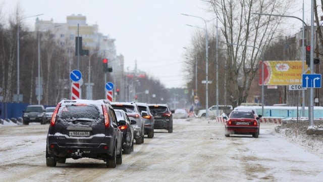В западном районе Сургута строят четырёхполосную дорогу