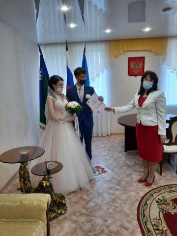 5 пар из Сургутского района зарегистрировали свой брак в День семьи, любви и верности