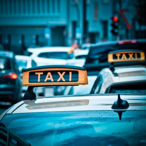 В Югре пенсионерку от мошенников спас водитель такси