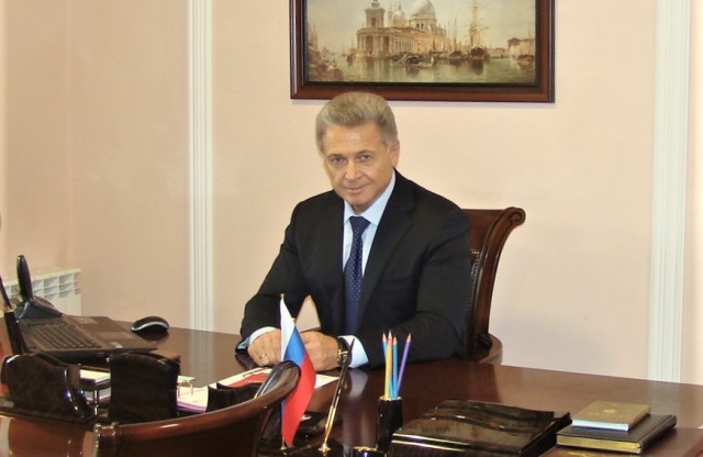 Председатель совета Сургутского межрайпотребсоюза поздравил коллег с профессиональным праздником