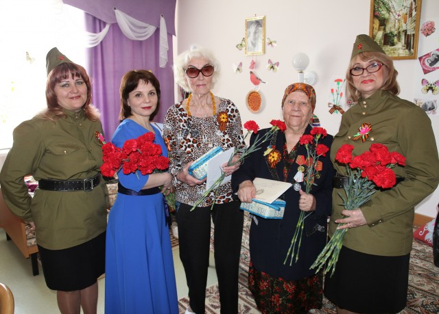 ​В Геронтологическом центре поздравили ветеранов войны