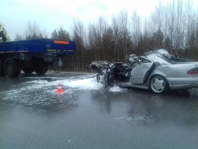 Авария на дороге "Сургут-Лянтор" унесла жизни двоих человек