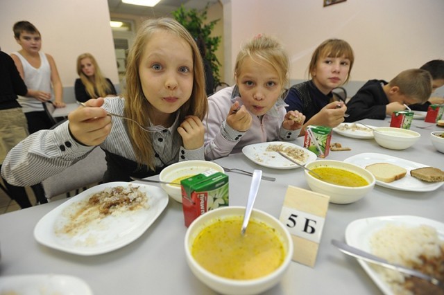 В школьных столовых Сургутского района - не протолкнуться