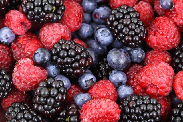 НДС для плодов и ягод в России снижен до 10 процентов