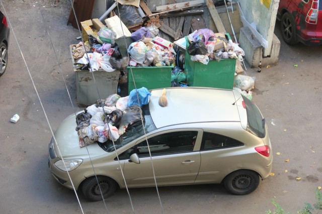 В Башкирии штрафуют за парковку у мусорных баков