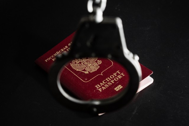 Жителя Нижневартовска задержали в Москве при попытке уехать из России