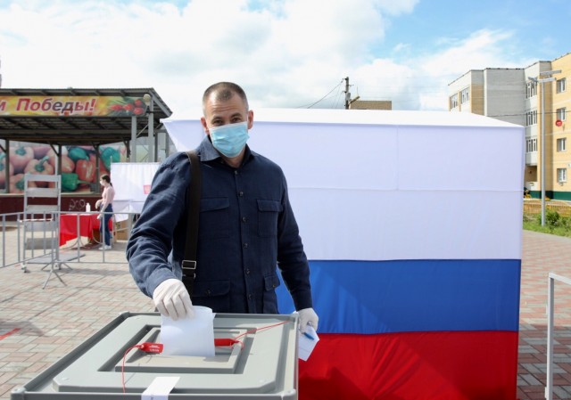 Глава Сургутского района Андрей Трубецкой проголосовал в родном посёлке Барсово