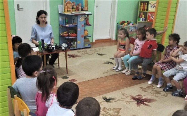 В детском саду Лянтора детей научили парикмахерскому делу
