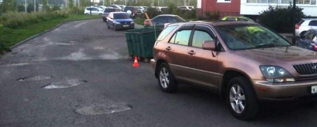 Автоледи на Lexus сбила 6-летнего ребёнка во дворе дома в Томске