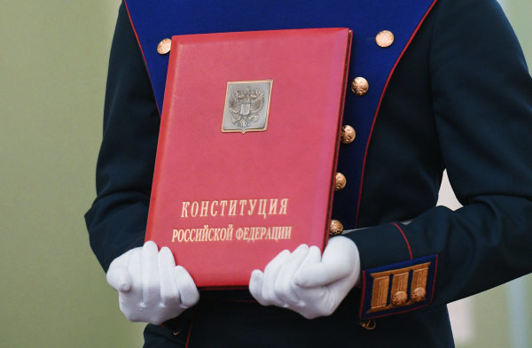 ​ 2000 сургутских волонтёров помогут землякам разобраться в поправках в Конституцию РФ