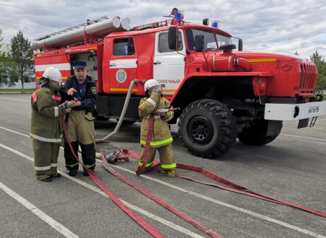В Сургутском районе прошли школьные соревнования по пожарным дисциплинам