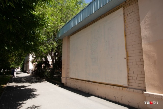 В Тюмени граффити с Менделеевым исчезло с трансформаторной будки