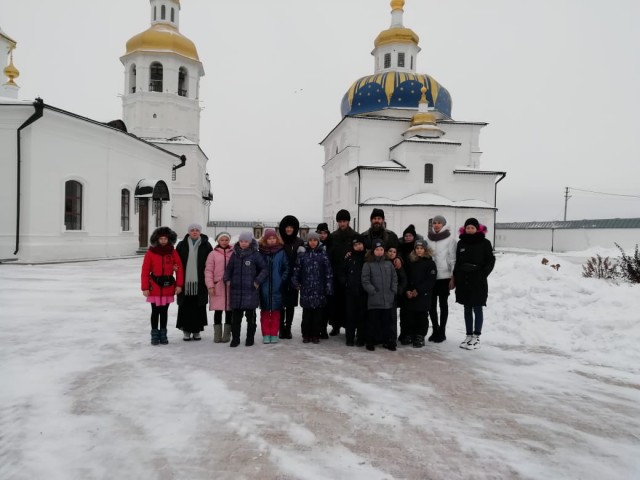 Школьники из Угута посетили одну из главных уральских святынь Школьники из Угута посетили одну из главных уральских святынь