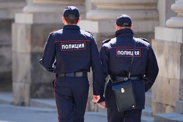 В Смоленске 70-летний мужчина набросился на полицейского