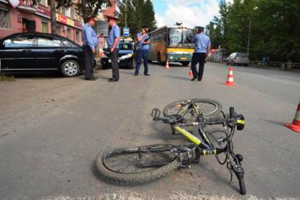 В Екатеринбурге водитель сбил велосипедистку и скрылся