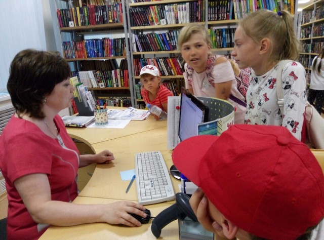 Юные посетители центральной районной библиотеки узнали о Григории Пирожникове