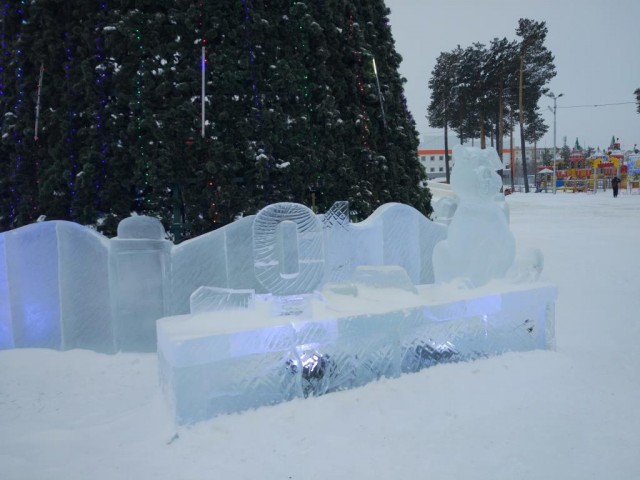 В Когалыме на главной площади вандалы разбили ледяные фигуры