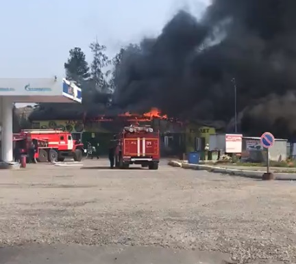 В Югре сгорело придорожное кафе
