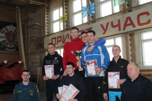 Пожарные из Белого Яра стали серебряными призёрами в гарнизонных соревнованиях