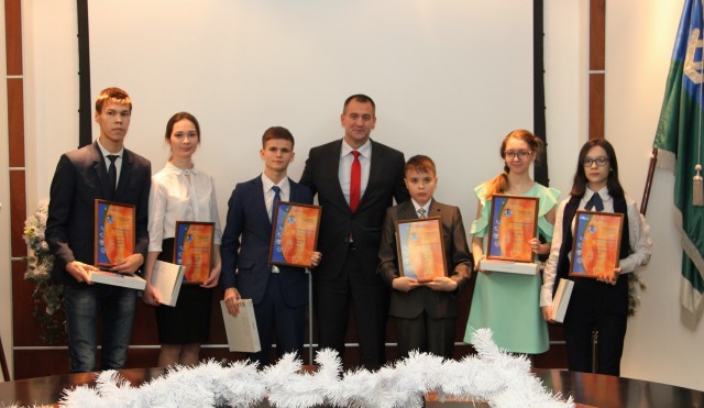 Глава Сургутского района Андрей Трубецкой поздравит выпускников с окончанием учёбы