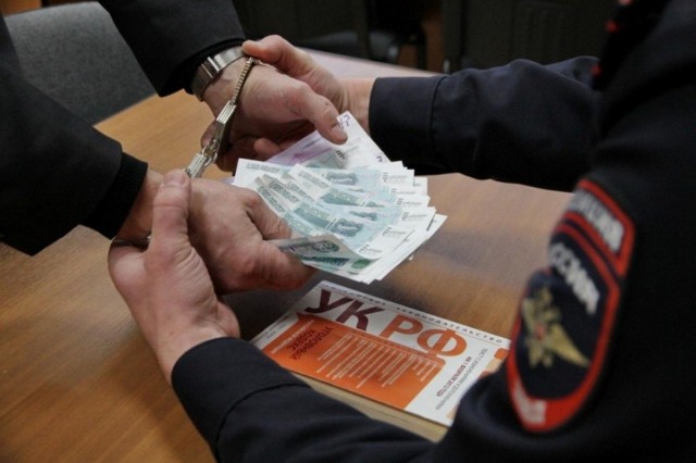 Экс-чиновник Томска обвиняется в передаче взятки бывшему коллеге