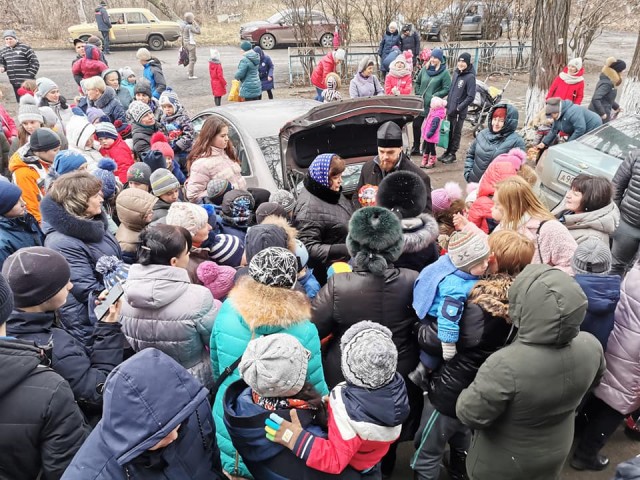 Жители Сургутского района собрали 600 подарков детям Донбасса