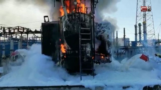 В Сургутском районе сгорела трансформаторная будка