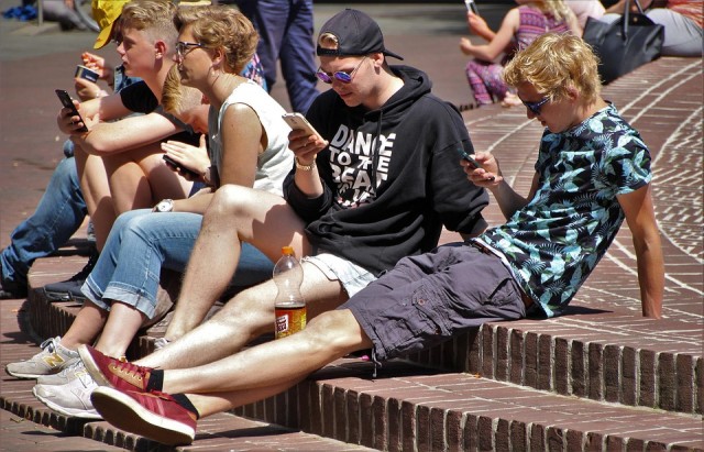 В школах Югры тестируют мобильный сервис «яРядом»