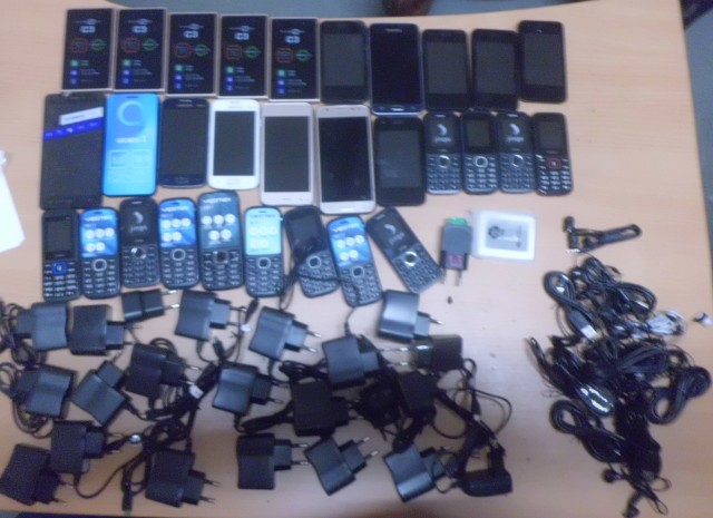 Сотрудники колонии в Сургуте перехватили 30 мобильников, предназначенных для заключённых