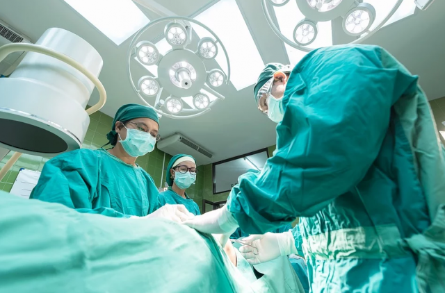 Хирурги окружного кардиодиспансера спасли жизнь нижневартовцу