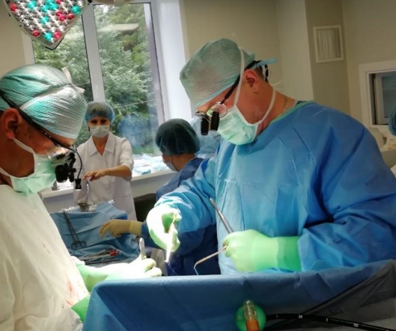Хирург из кардиохирургического центра Сургута провёл мастер-класс для коллег Барнаула