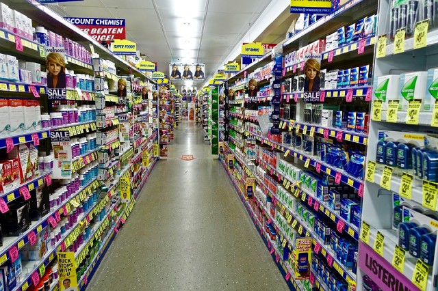 Мандарин, а рядом аспирин! Минздрав против продажи лекарств в супермаркетах