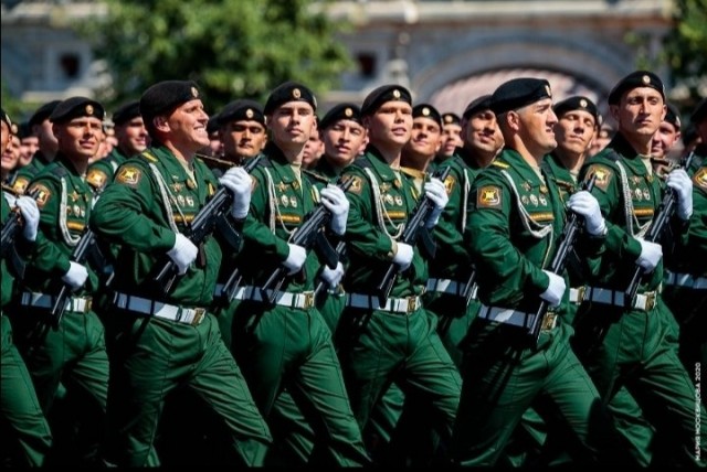 ​В юбилейном Параде Победы в Москве участвовали двое бравых ребят из района