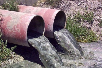 В Югре прокуратура остановила загрязнение водоёма сточными водами