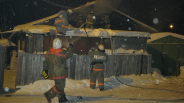 В Сургуте сгорели два дачных дома
