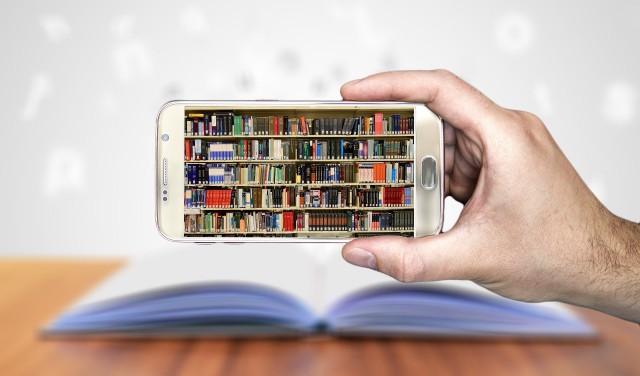 ​Библиотекари Сургутского района приглашают жителей читать книги онлайн