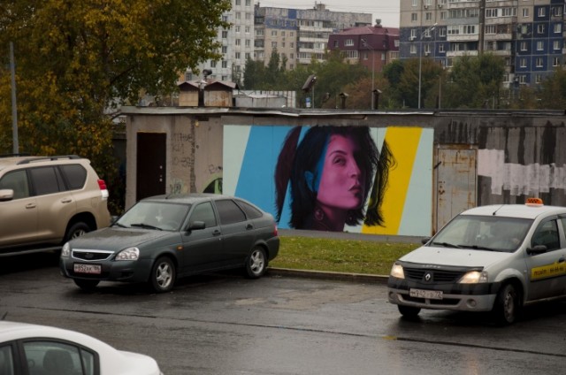 В Тюмени модное граффити завесили баннером автосервиса