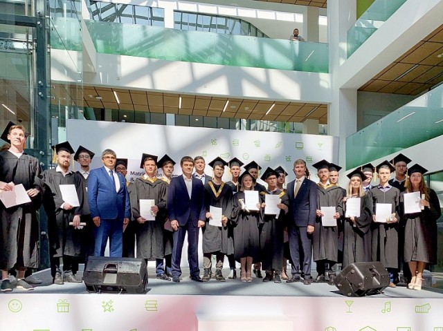 В Татарстане выпускникам вуза дали сертификаты на покупку жилья